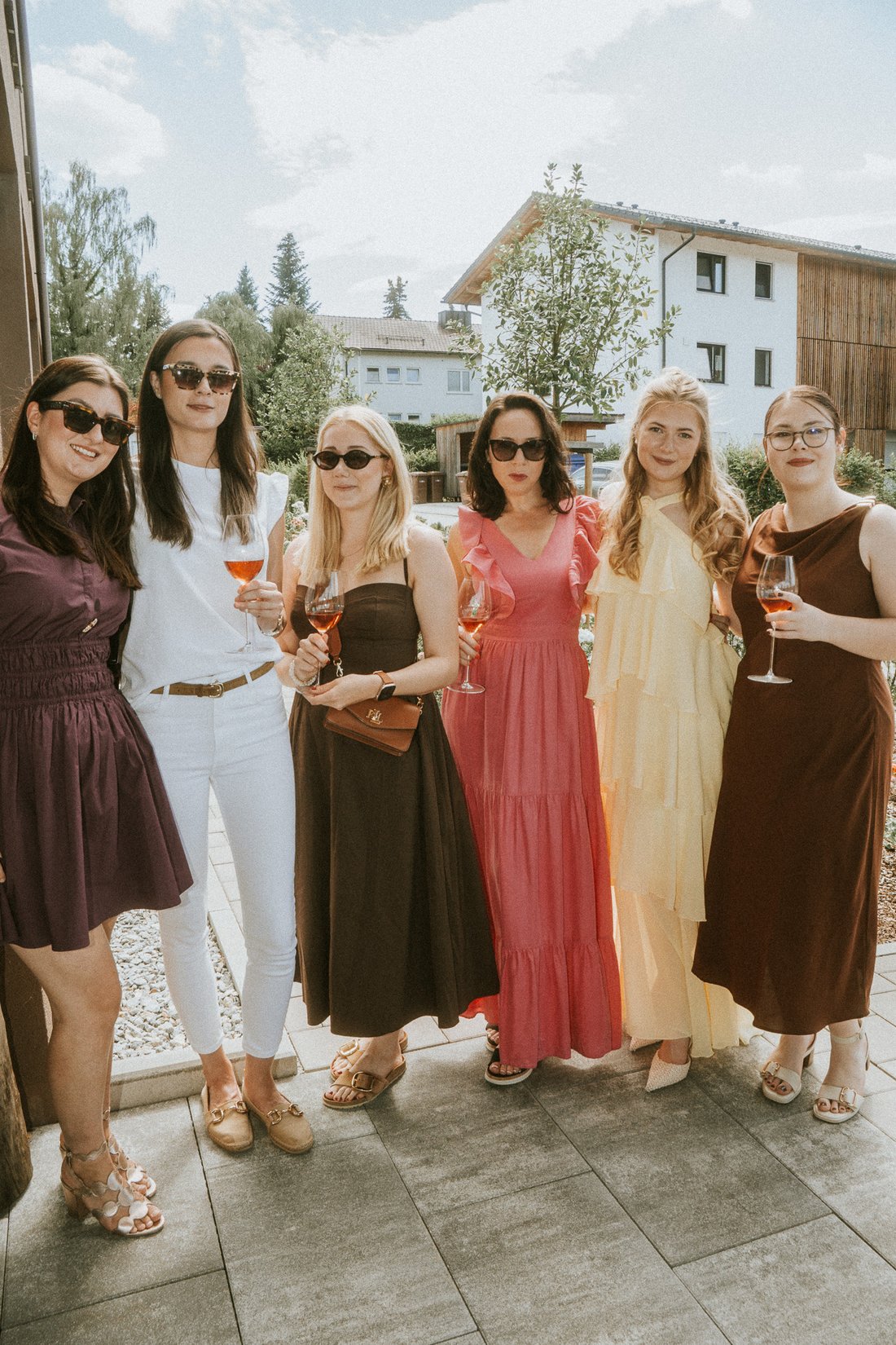Kolleginnen von Holegal beim Sommerfest